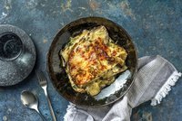 Lasagnes au saumon, saumon fumé, épinards et sauce béchamel