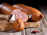 Saucisse de Morteau, lentilles cuites au bouillon & pommes natures