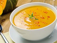 Gaspacho de haricots blancs parfumé au curcuma